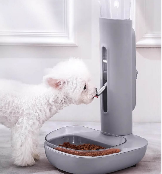 Adjustable pet water dispenser